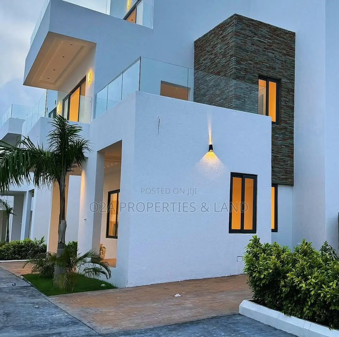 4bdrm House in East Legon, American House for sale in American House