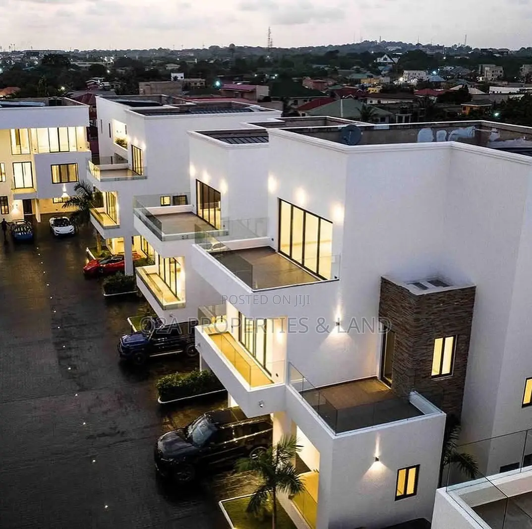 4bdrm House in East Legon, American House for sale in American House
