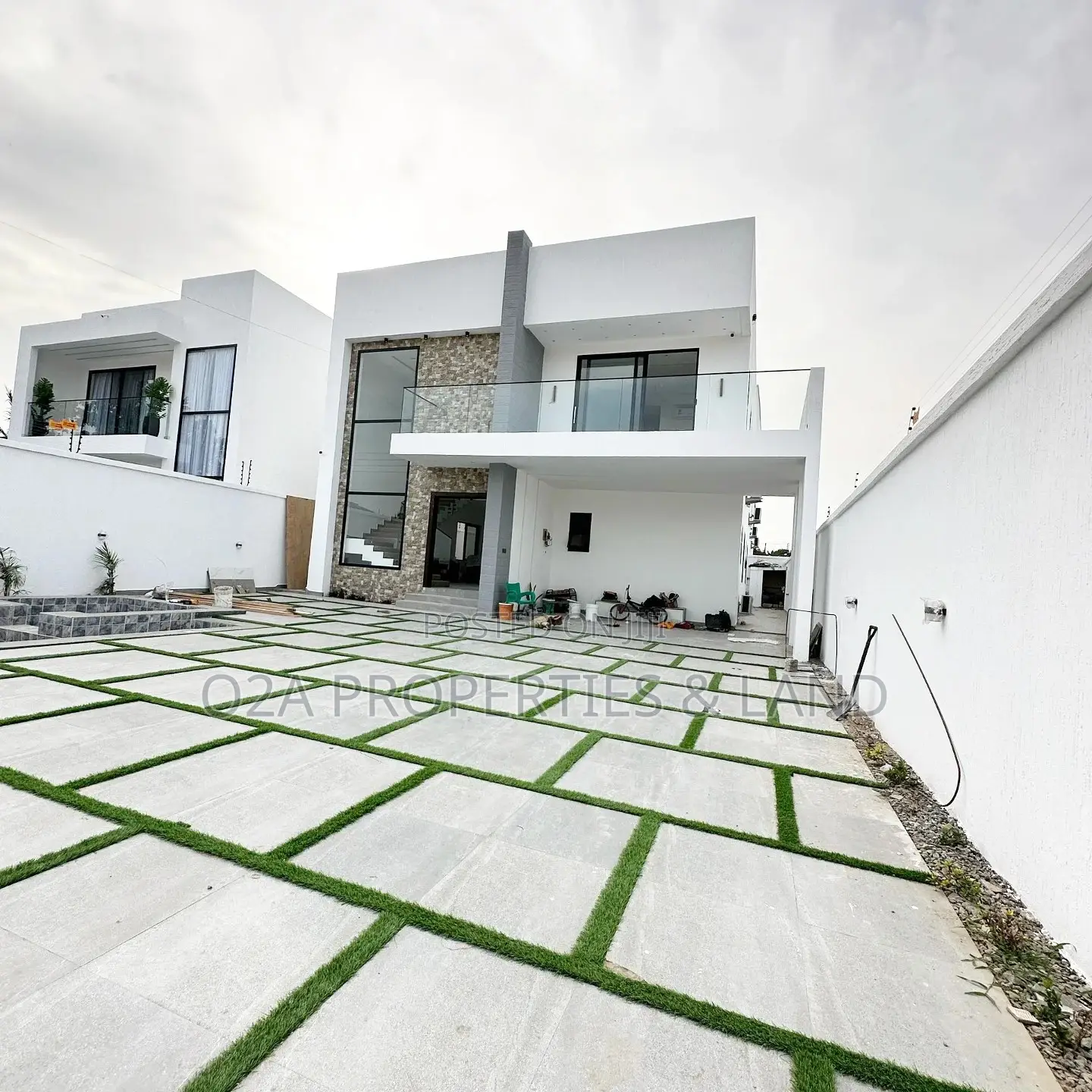 4bdrm House in Ashaley Botwe, Lake Side Estate for sale in Lake Side Estate