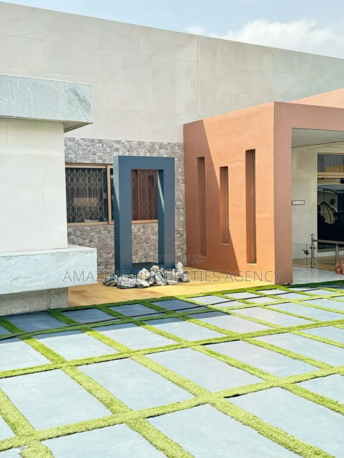 Furnished 5bdrm House in Labone for rent in Labone