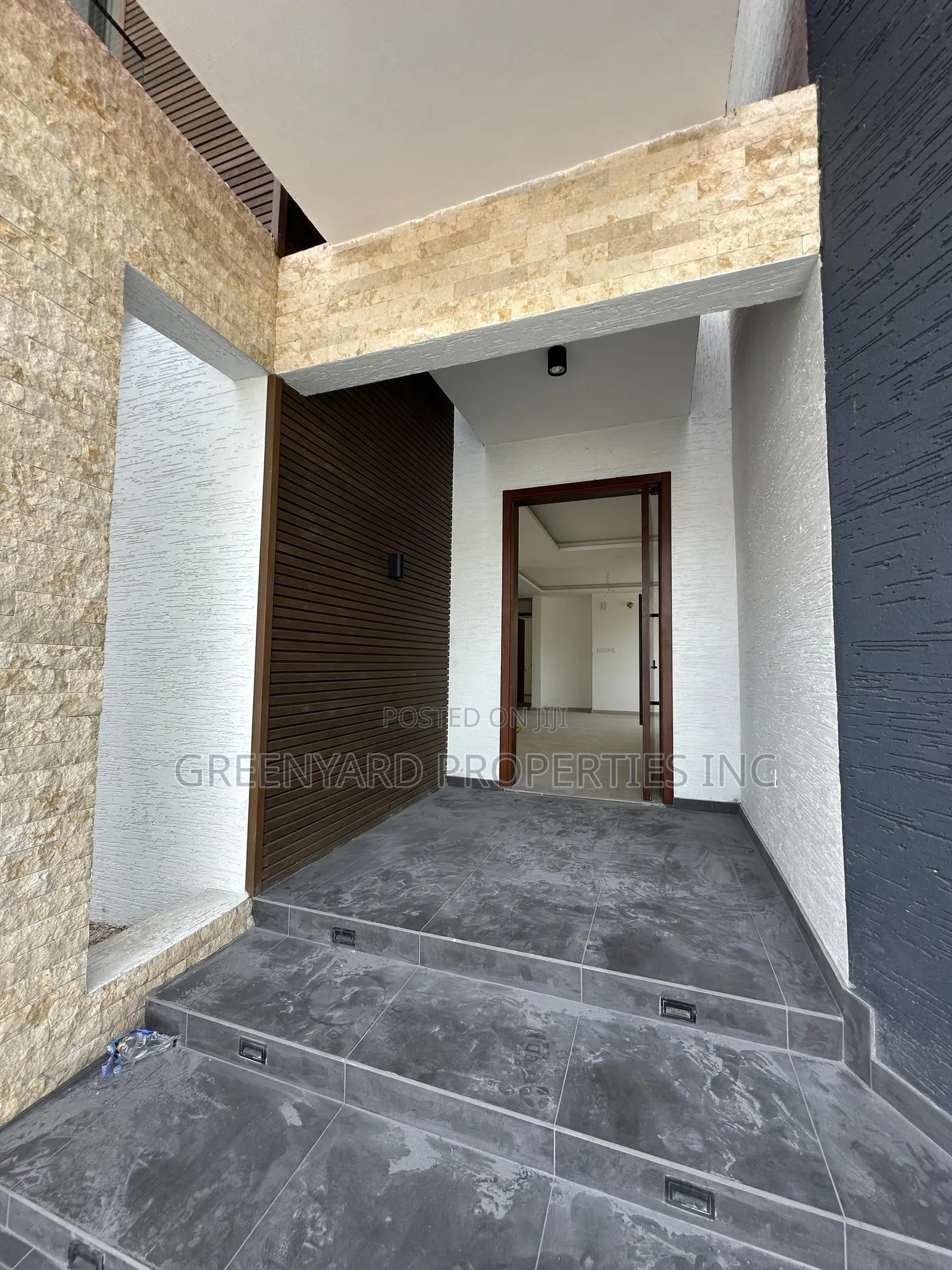5bdrm House in Spintex for sale in Spintex