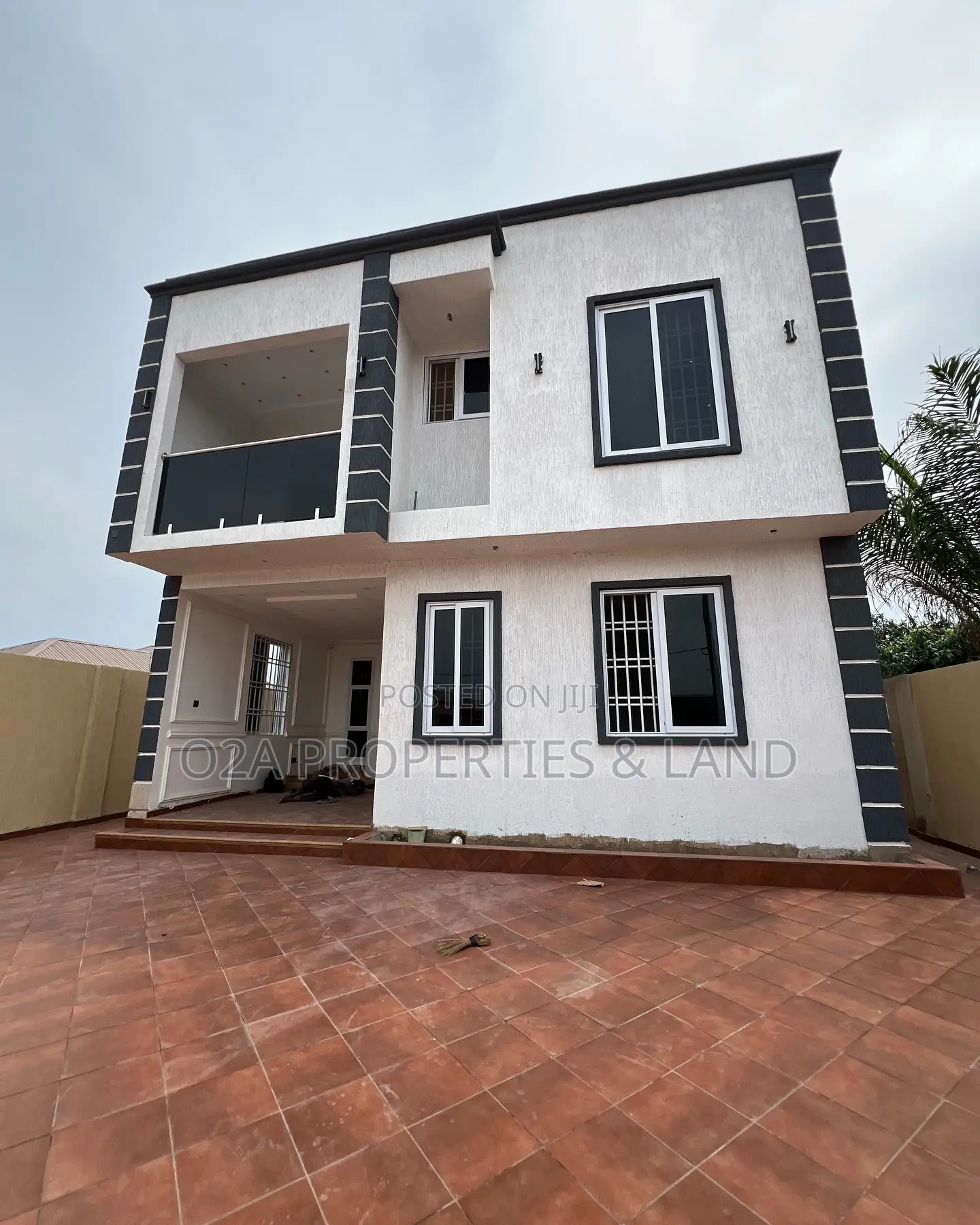 4bdrm House in Ashaley Botwe, Lake Side Estate for sale in Lake Side Estate