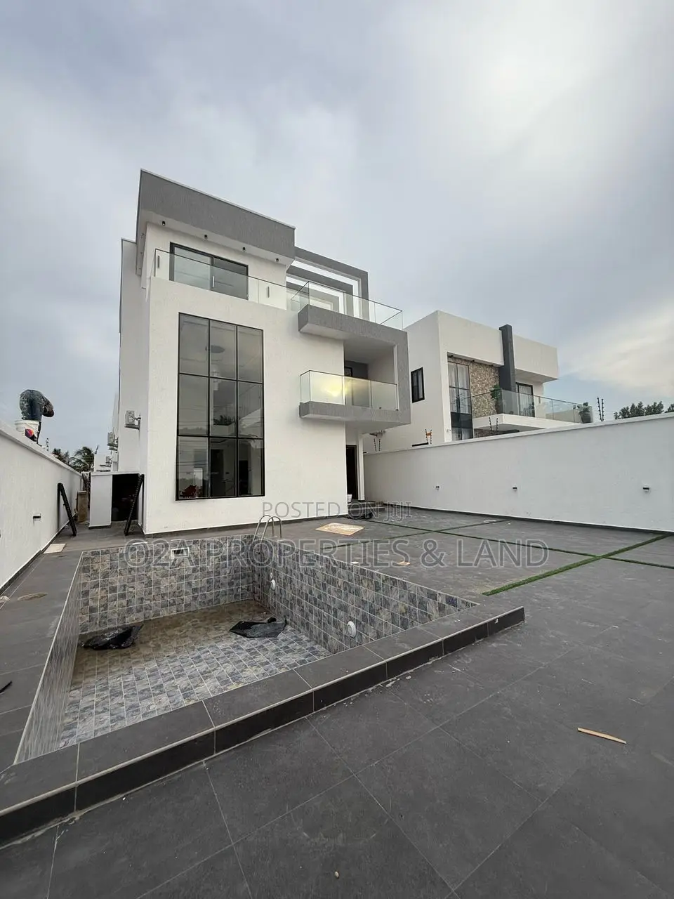 4bdrm House in Ashaley Botwe, Lake Side Estate for sale in Lake Side Estate