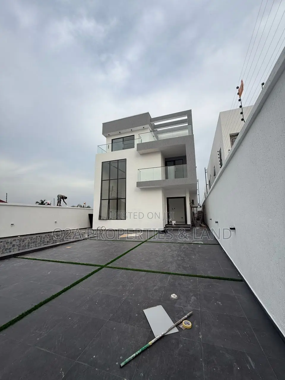 4bdrm House in Ashaley Botwe, Lake Side Estate for sale in Lake Side Estate