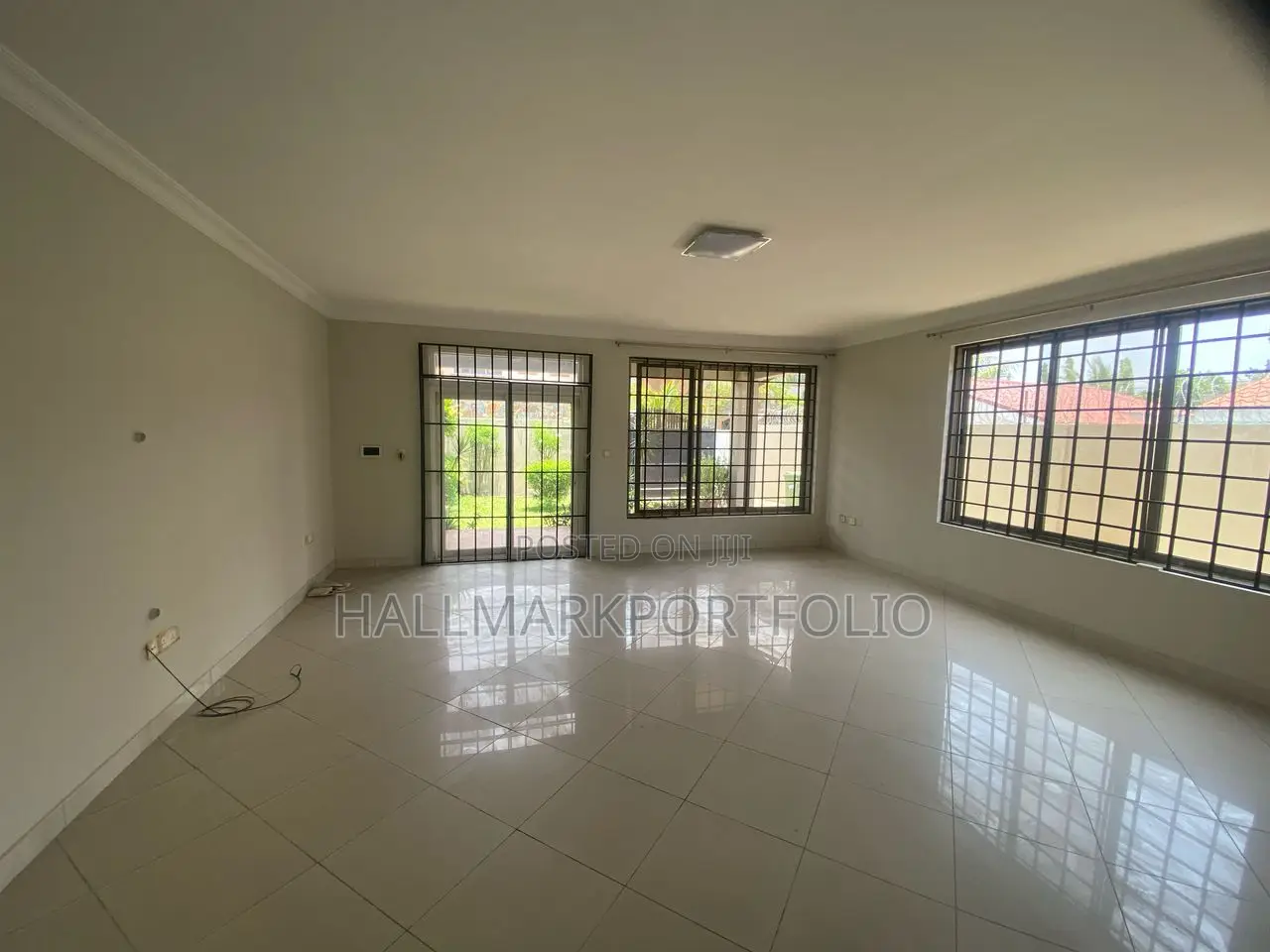 4bdrm Townhouse / Terrace in Cantonment, Cantonments for rent in Cantonments