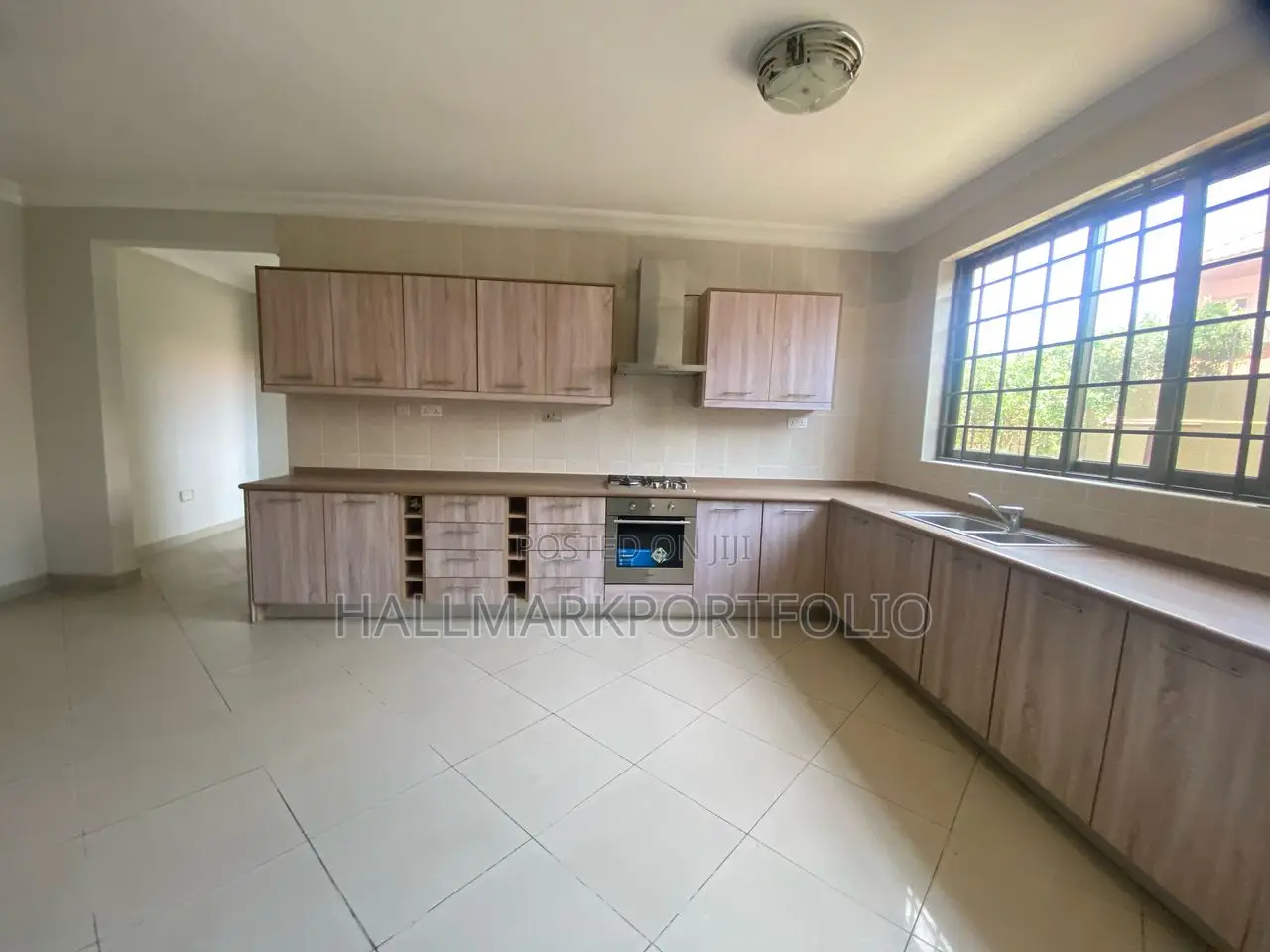4bdrm Townhouse / Terrace in Cantonment, Cantonments for rent in Cantonments