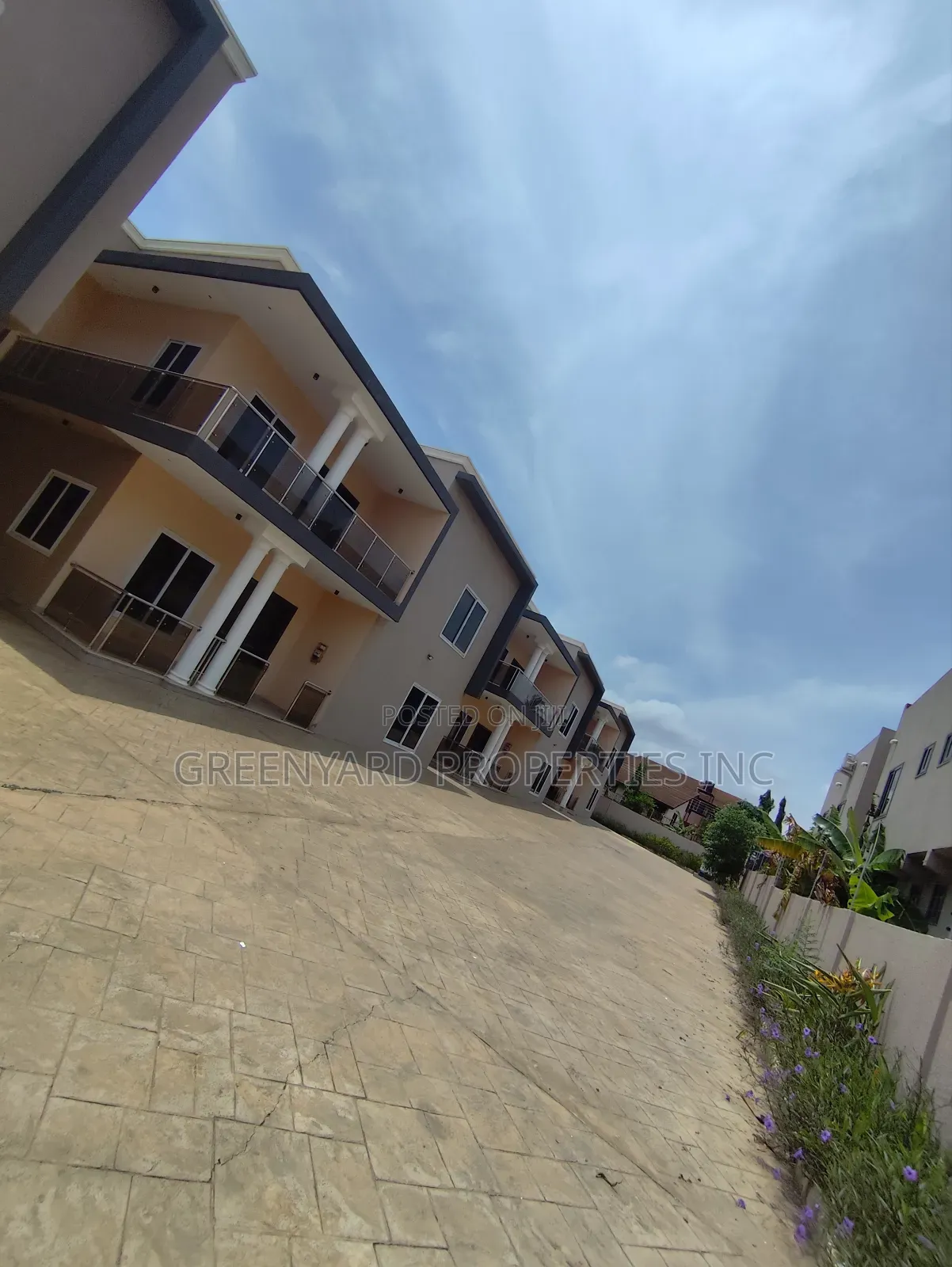 4bdrm Townhouse / Terrace in Adjiringanor, East Legon for rent in East Legon