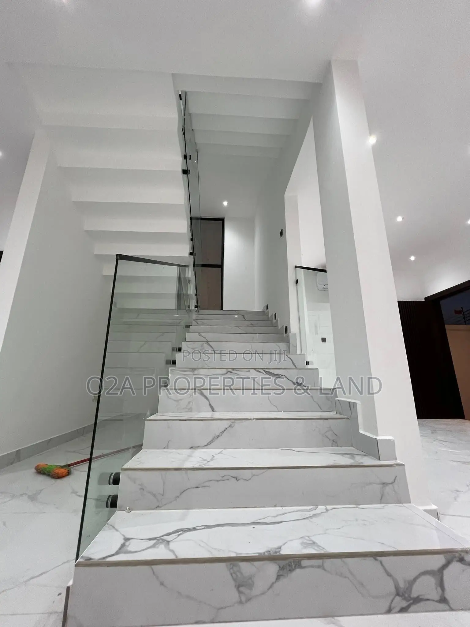 4bdrm House in Ashaley Botwe, Lake Side Estate for sale in Lake Side Estate
