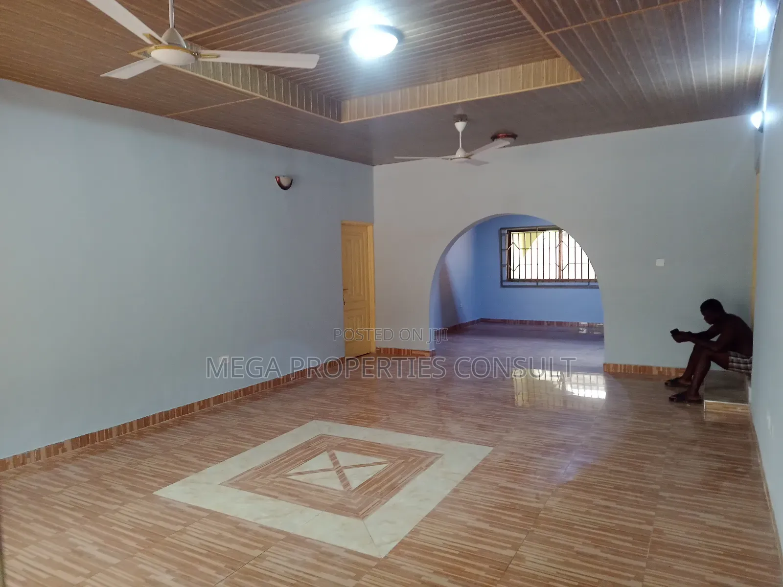 5bdrm House in Awoshie for sale in Awoshie