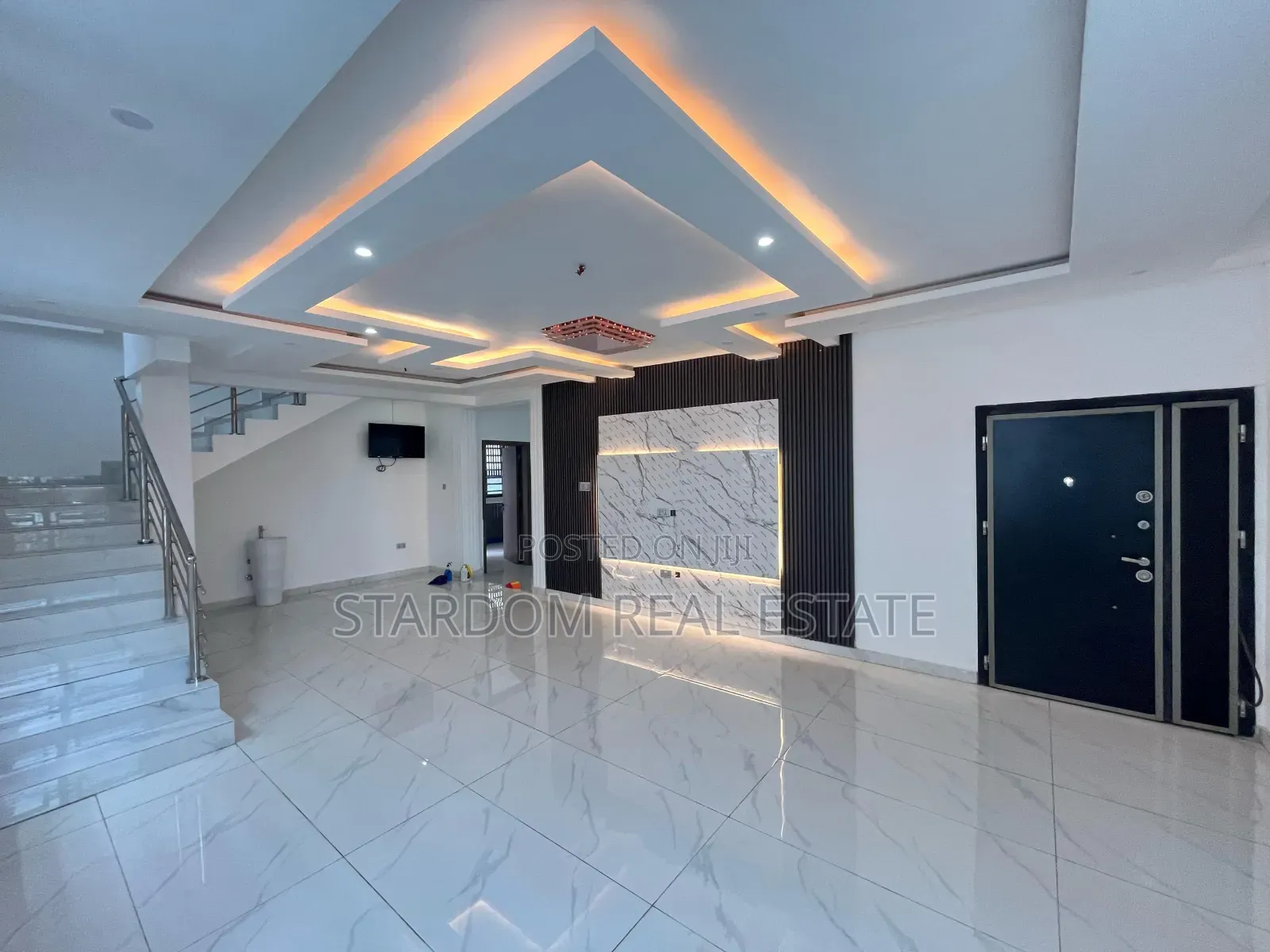 4bdrm Duplex in Ars, East Legon for sale in East Legon