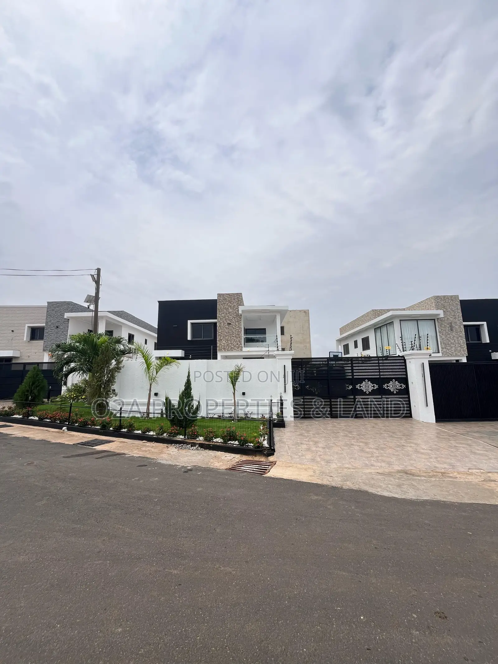 4bdrm House in East Legon Ars, A&C Mall Area for sale in A&C Mall Area