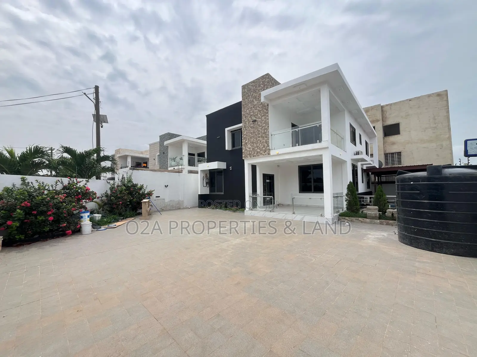 4bdrm House in East Legon Ars, A&C Mall Area for sale in A&C Mall Area
