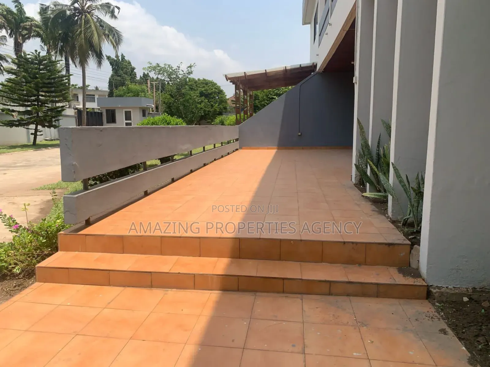 9bdrm House in Dzorwulu for rent in Dzorwulu