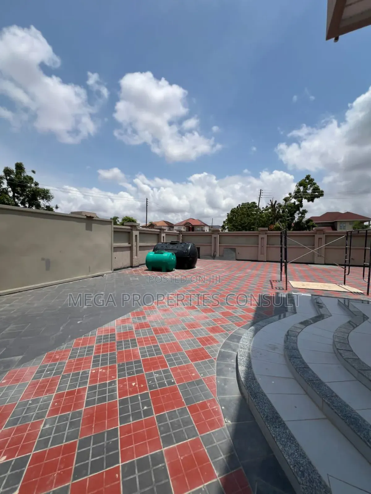 8bdrm Mansion in East Legon for sale in East Legon