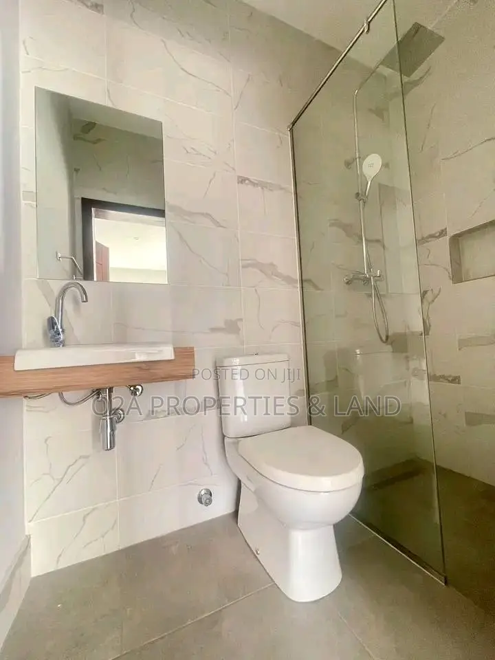 4bdrm Townhouse/Terrace in Cantonment, Accra, Acquinas for sale in Acquinas
