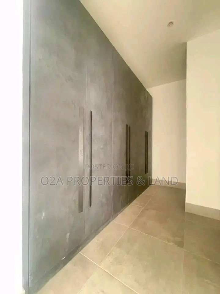4bdrm Townhouse/Terrace in Cantonment, Accra, Acquinas for sale in Acquinas