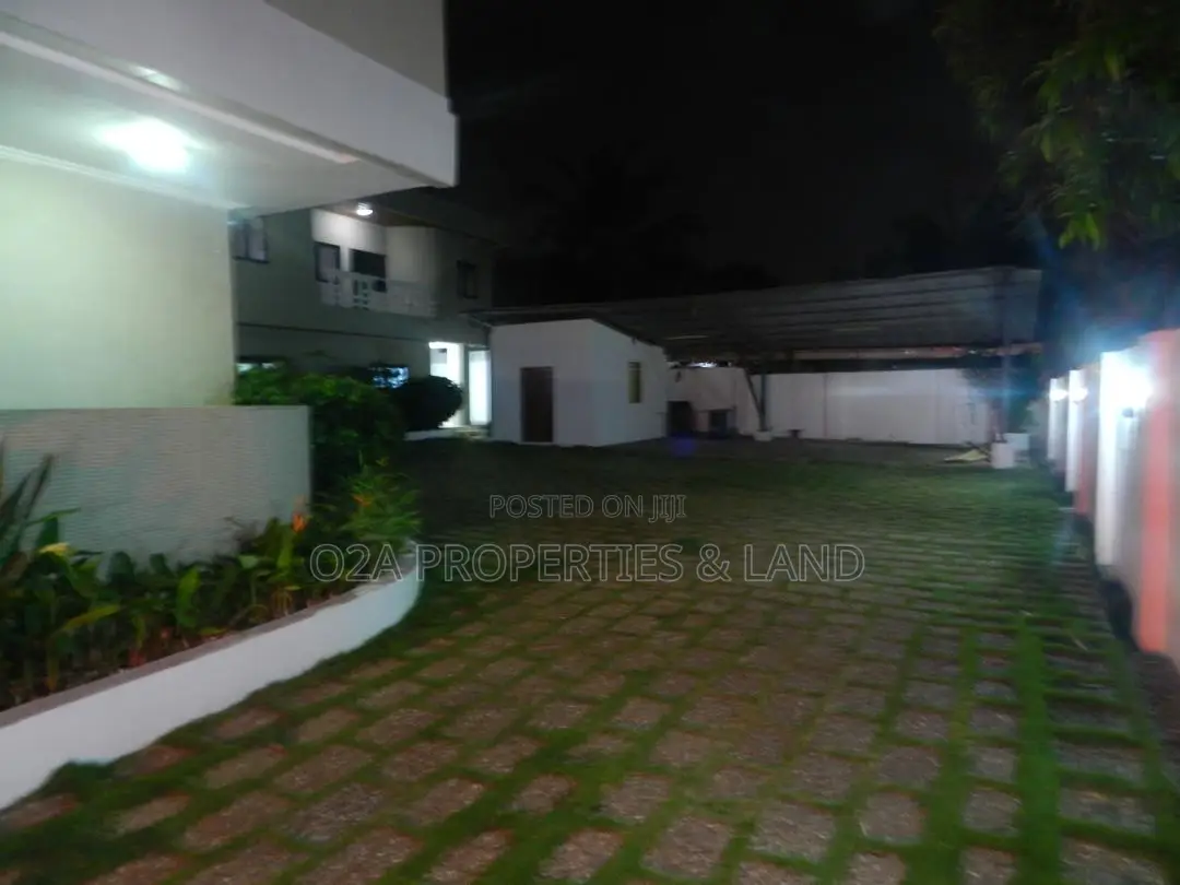 4bdrm House in Airport Residential for sale in Airport Residential Area