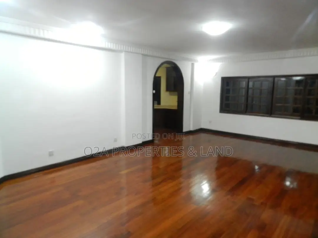 4bdrm House in Airport Residential for sale in Airport Residential Area