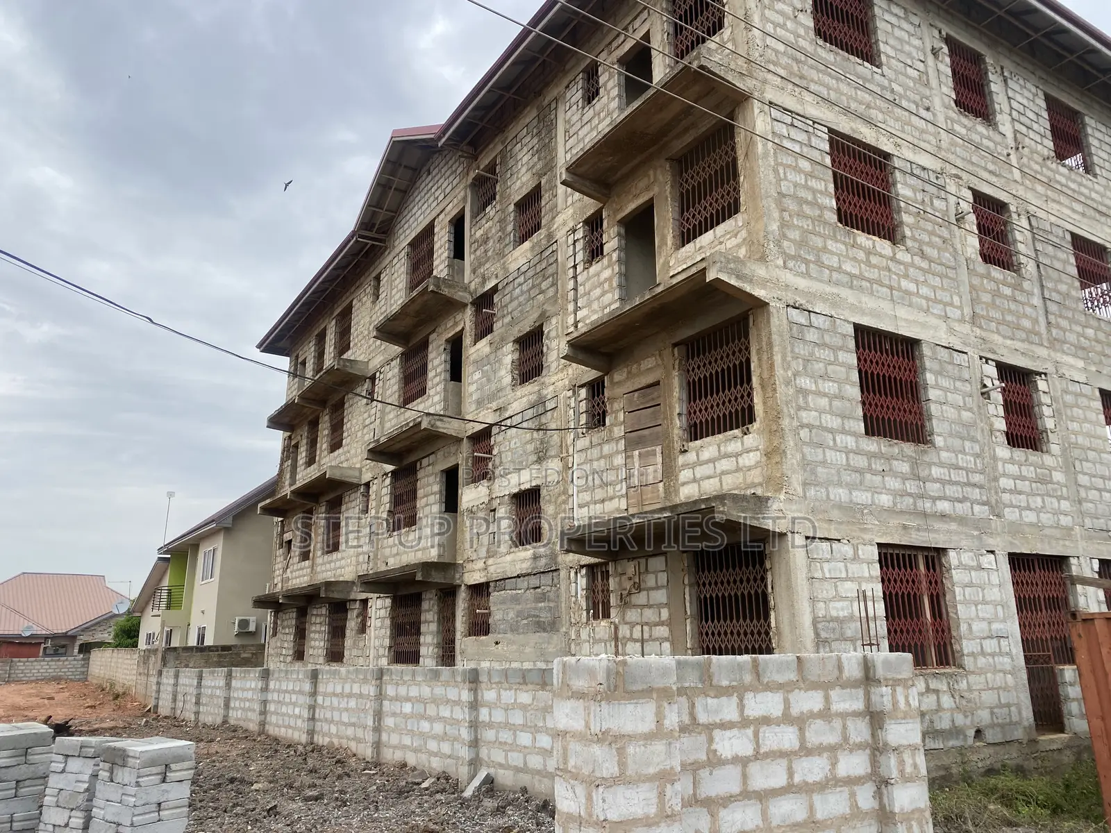 12bdrm Apartment in Comm 25 Hfc Estate, Tema Metropolitan for sale in Tema Metropolitan