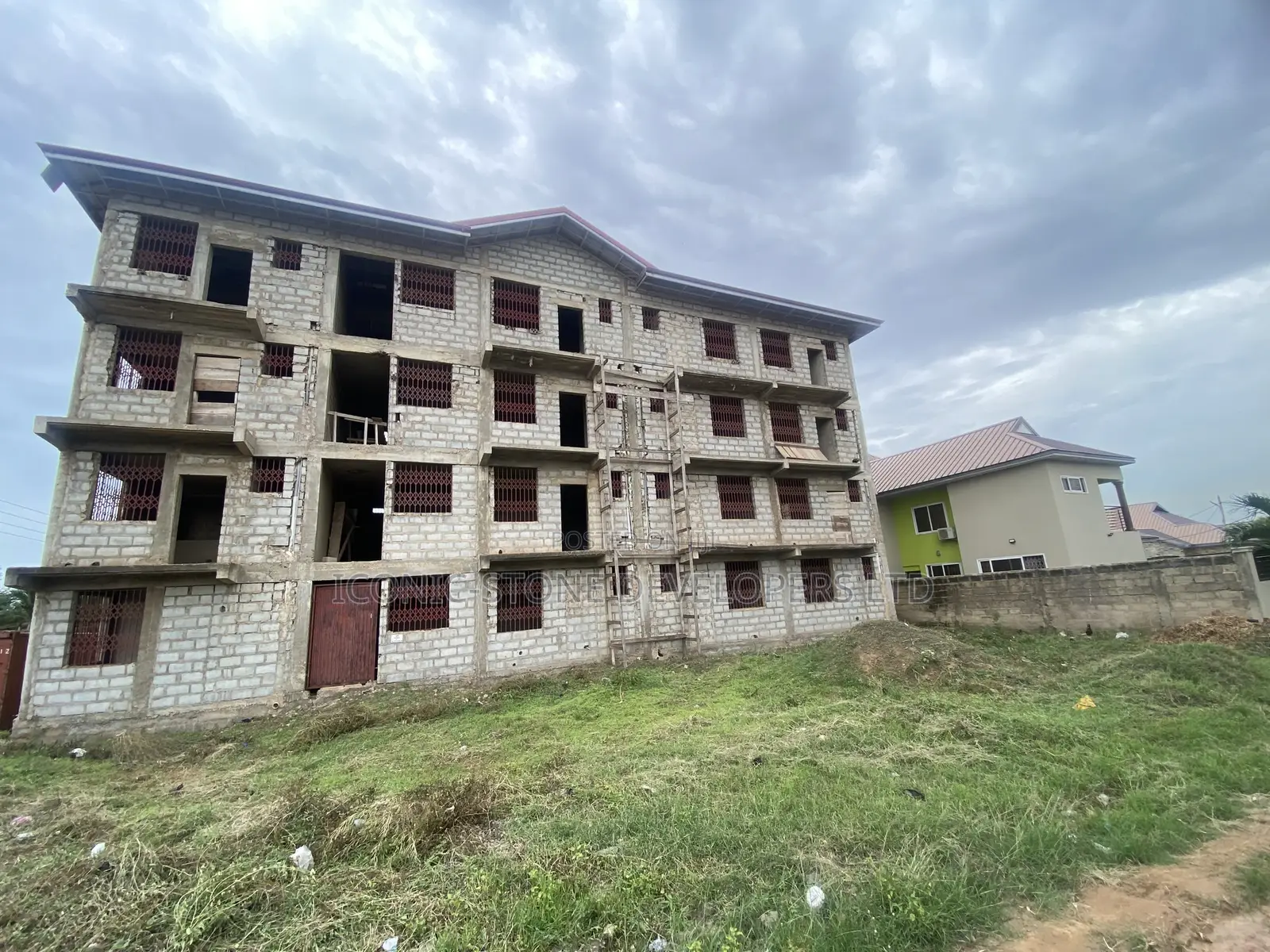 12bdrm Apartment in Comm 25 Hfc Estate, Tema Metropolitan for sale in Tema Metropolitan