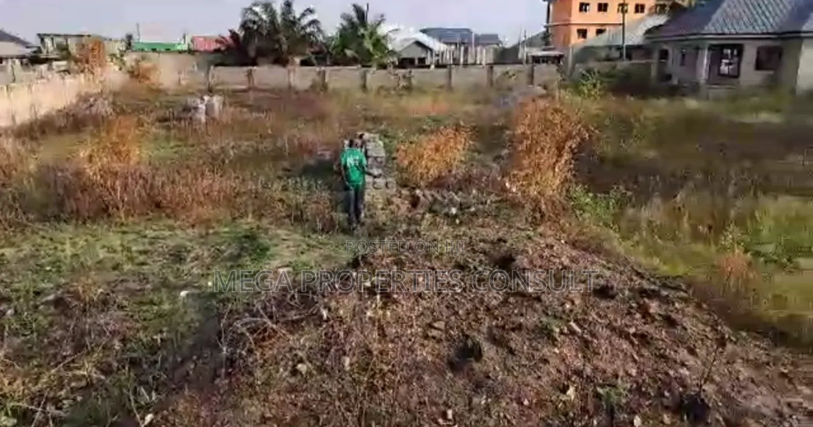 One Acre Land With 3bedrooms House for Sale in Tema C 25 in Tema Metropolitan