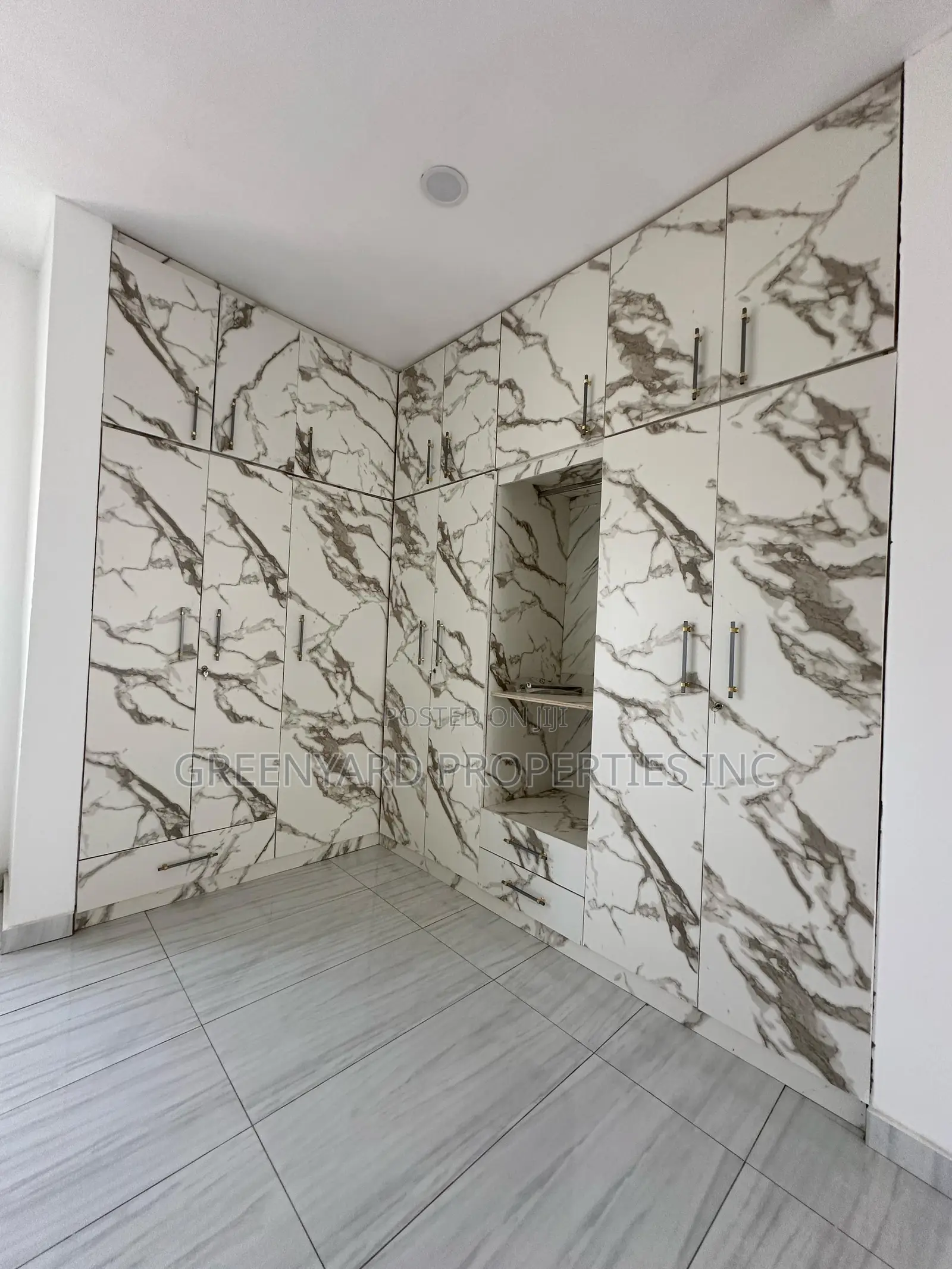 3bdrm House in Lakeside for sale in Lake Side Estate