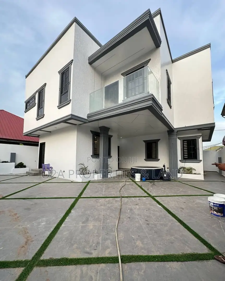 4bdrm House in Ashaley Botwe, Lake Side Estate for sale in Lake Side Estate