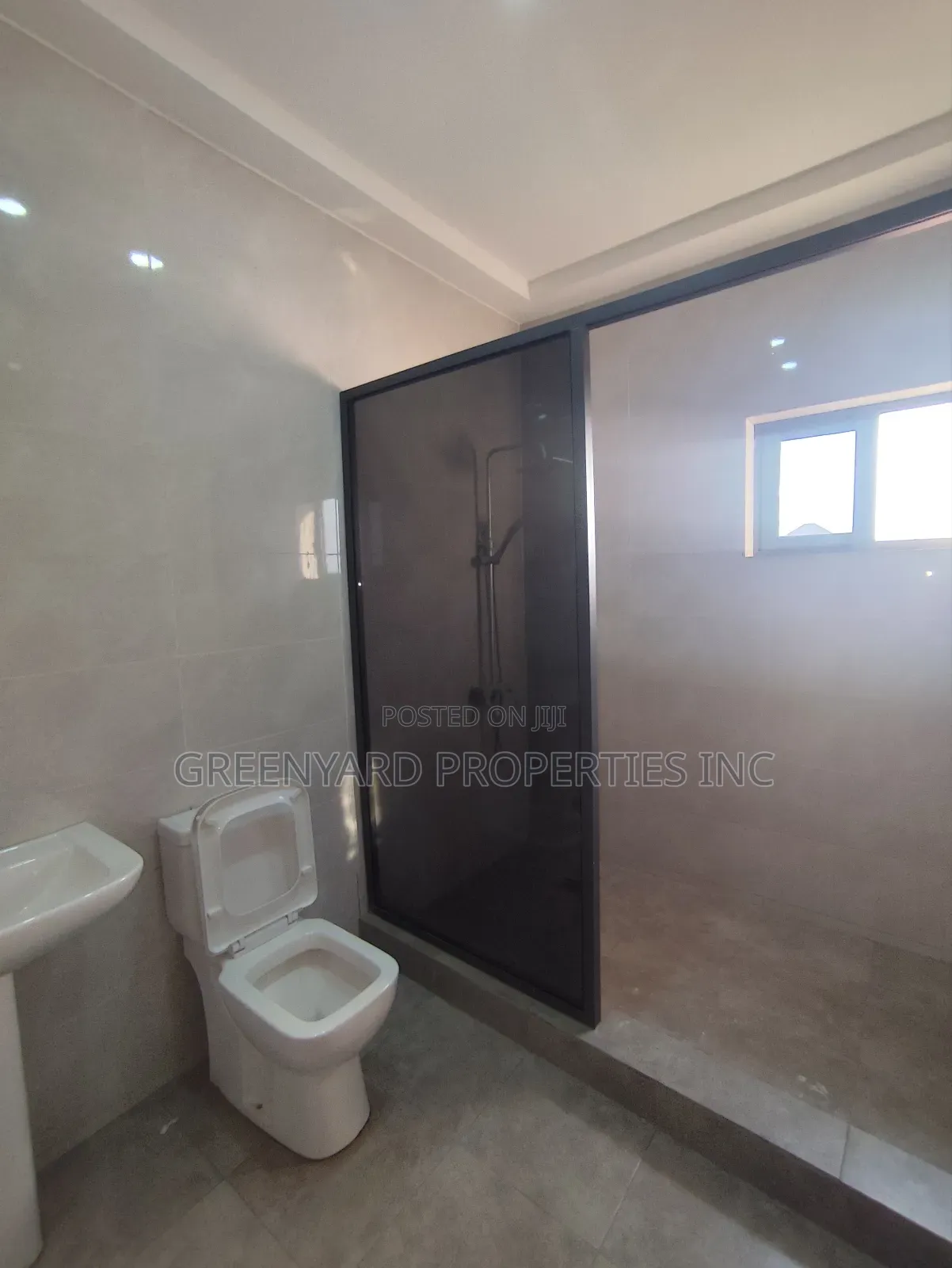 2bdrm Apartment in Flyover, East Legon for rent in East Legon