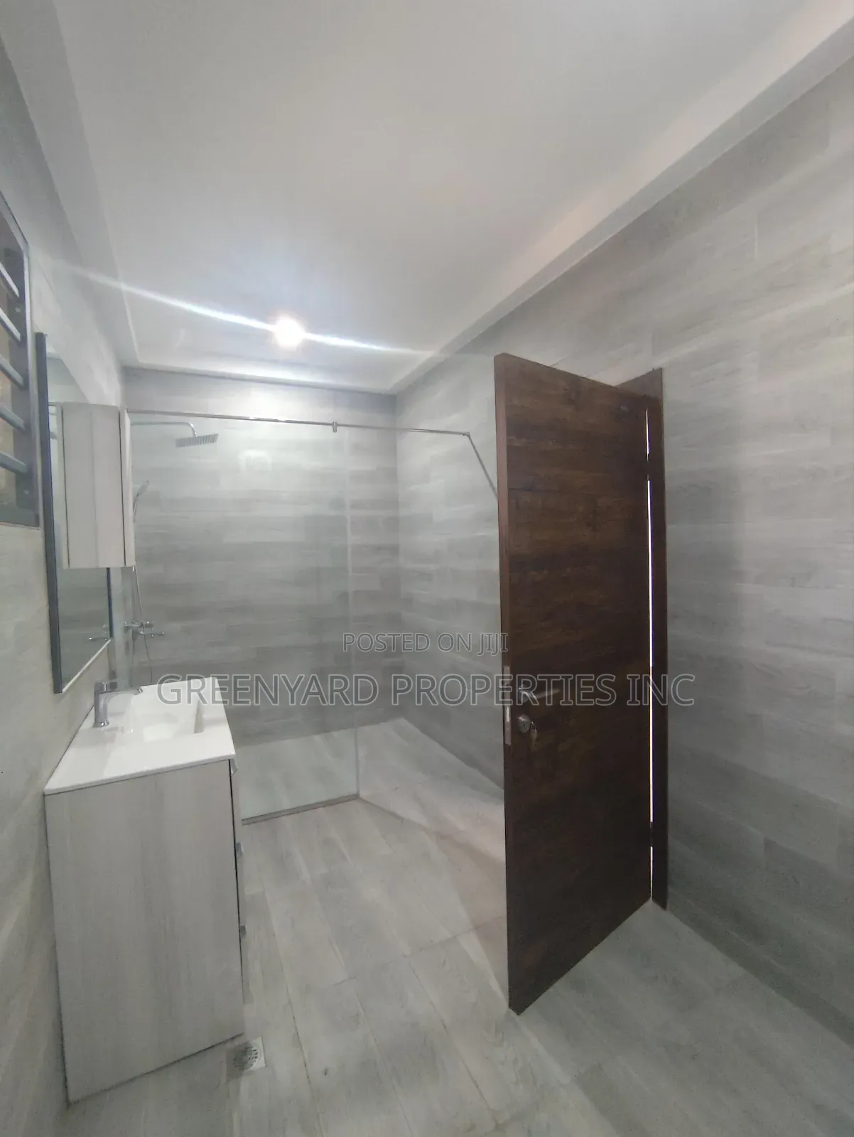 5bdrm House in American House, East Legon for rent in East Legon