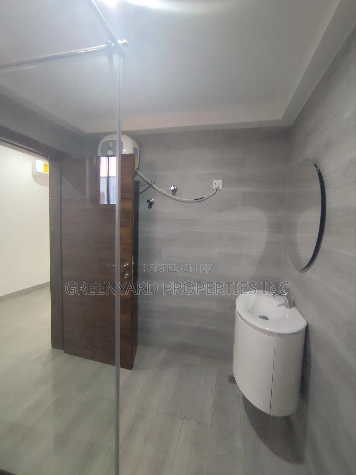 5bdrm House in American House, East Legon for rent in East Legon