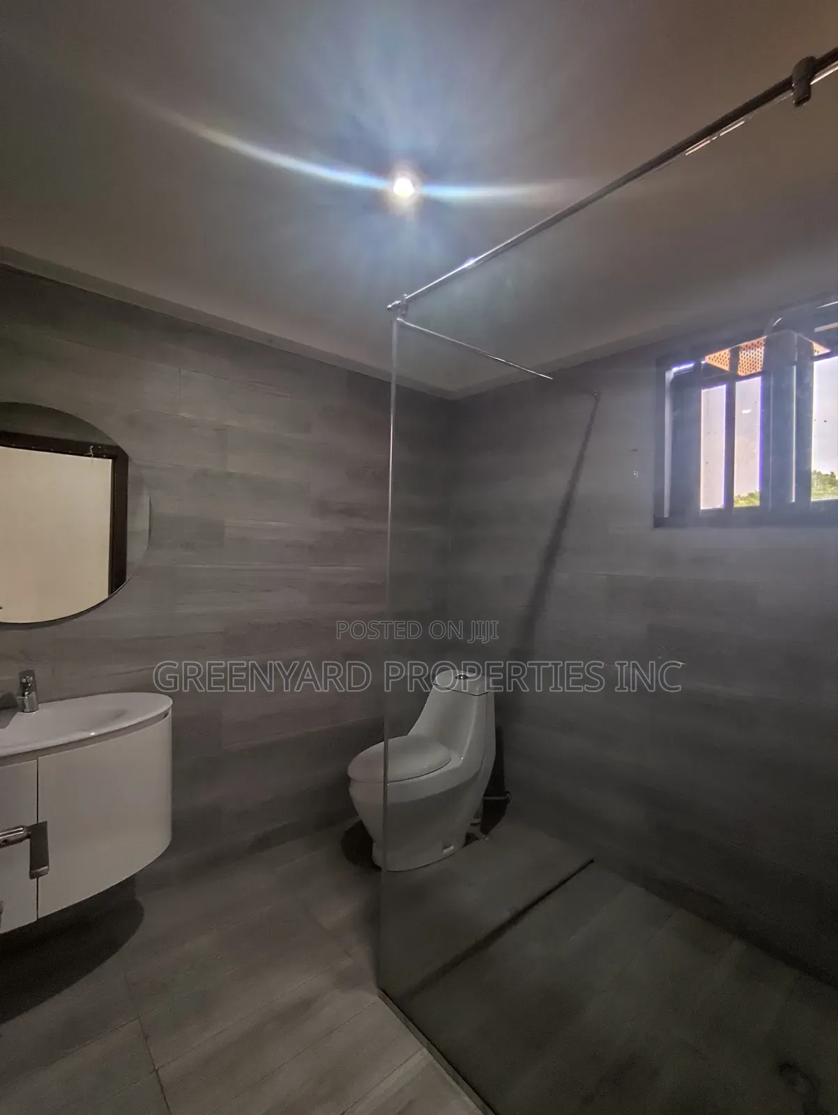5bdrm House in American House, East Legon for sale in East Legon