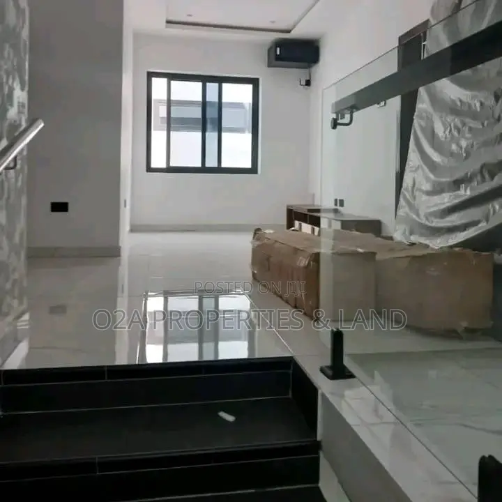 4bdrm House in East Airport,Accra for sale in Airport Residential Area