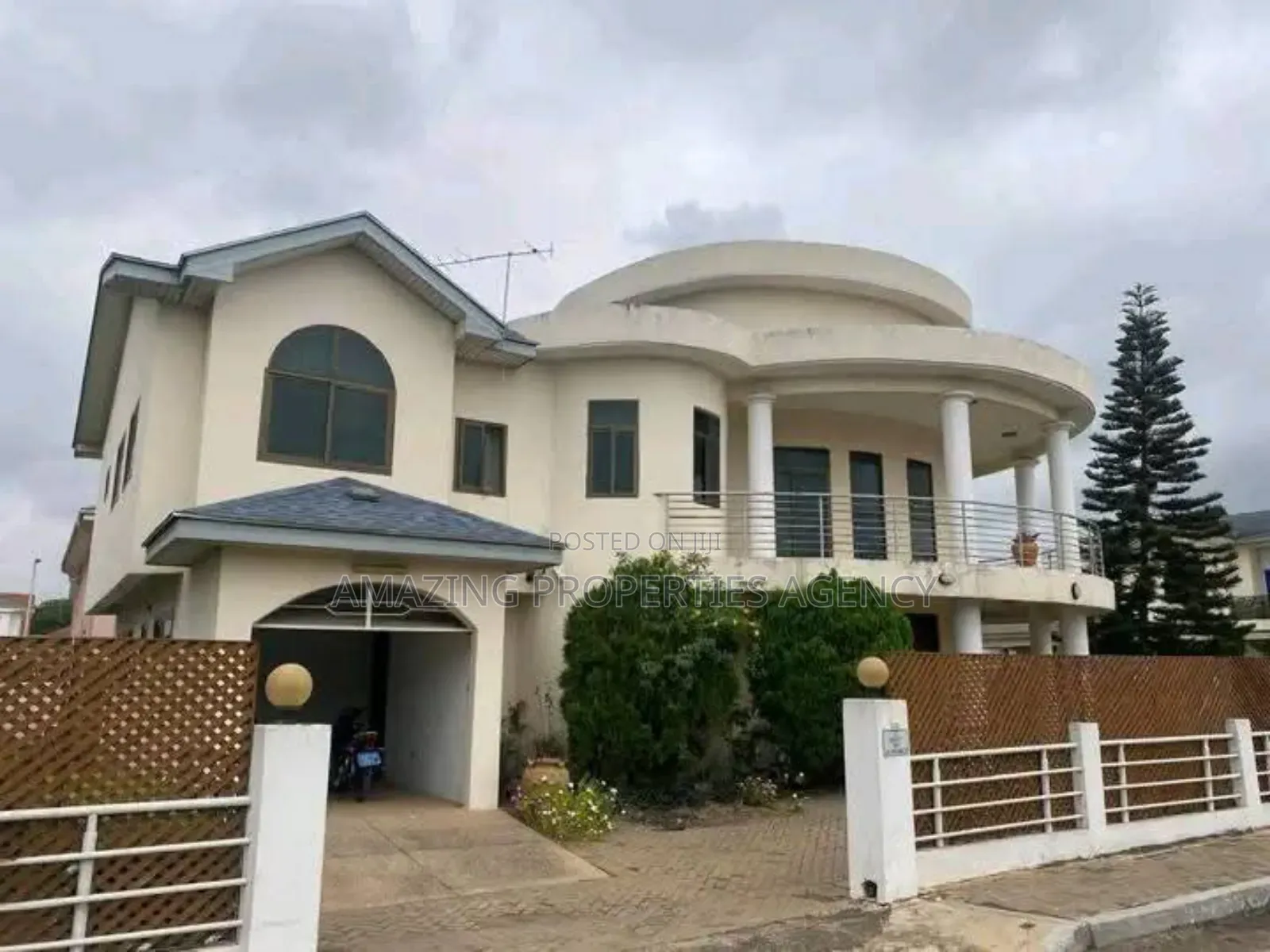 4bdrm Townhouse / Terrace in Cantonments for rent in Cantonments