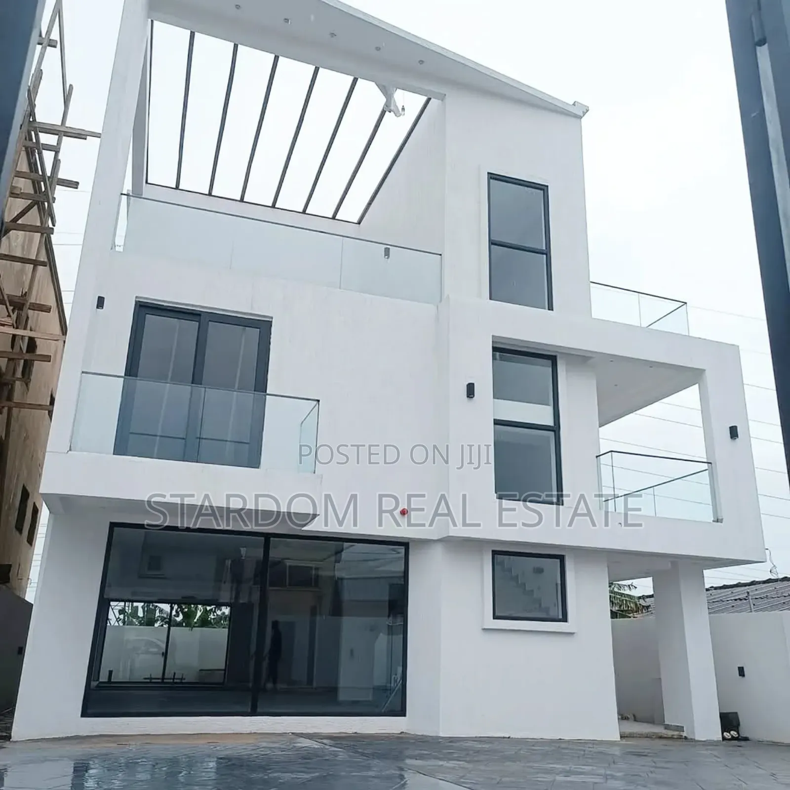 4bdrm Duplex in Adjiriganor for sale in Adjiriganor