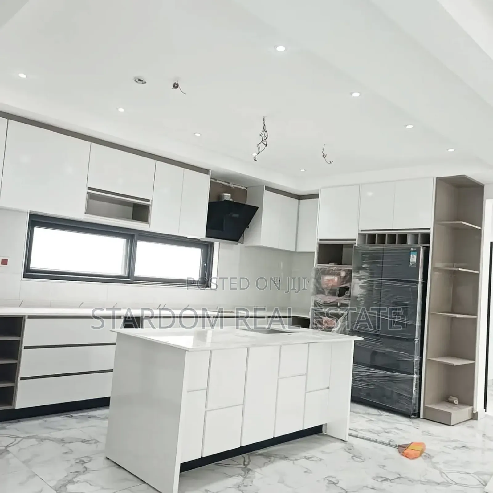 4bdrm Duplex in Adjiriganor for sale in Adjiriganor