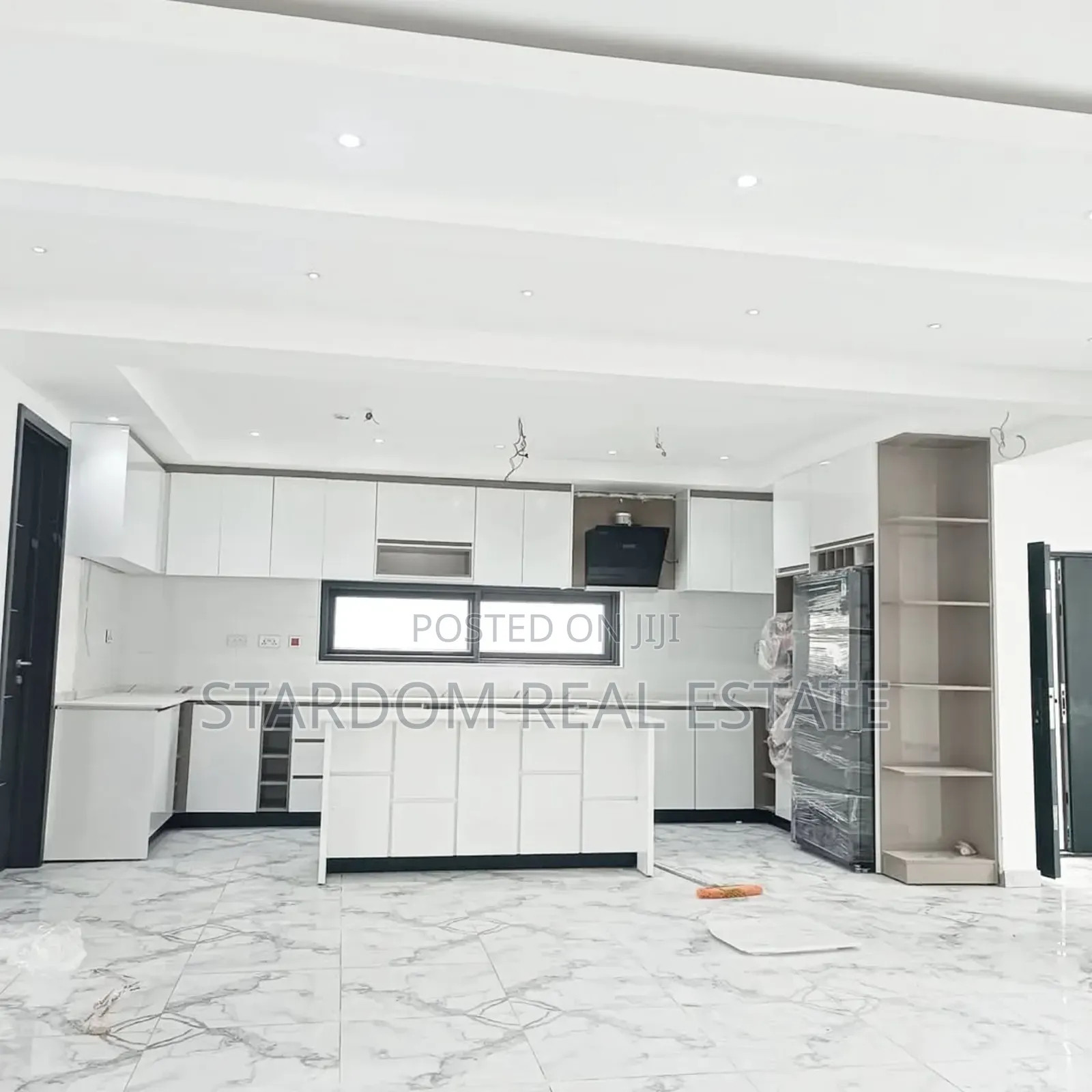 4bdrm Duplex in Adjiriganor for sale in Adjiriganor
