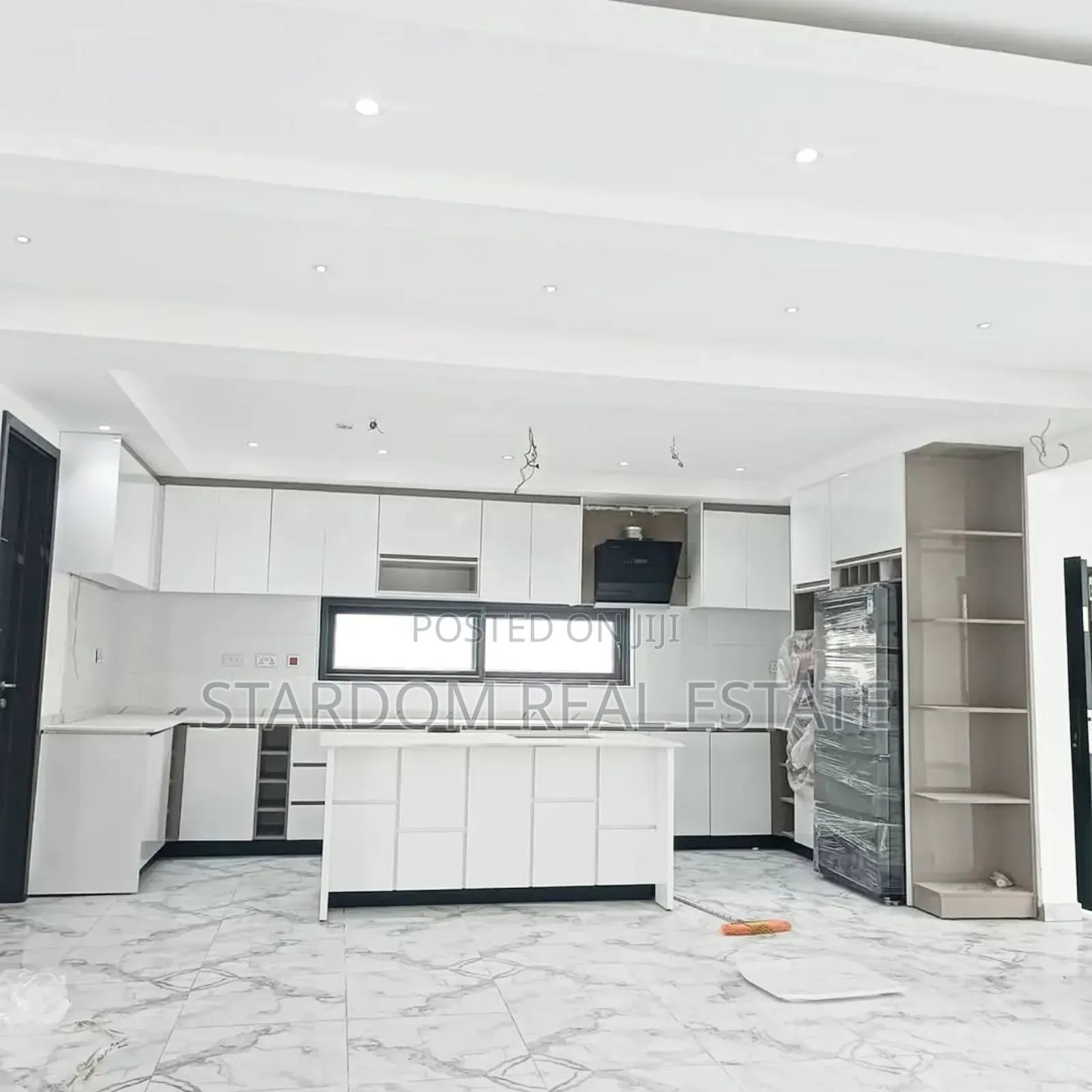 4bdrm Duplex in Adjiriganor for sale in Adjiriganor