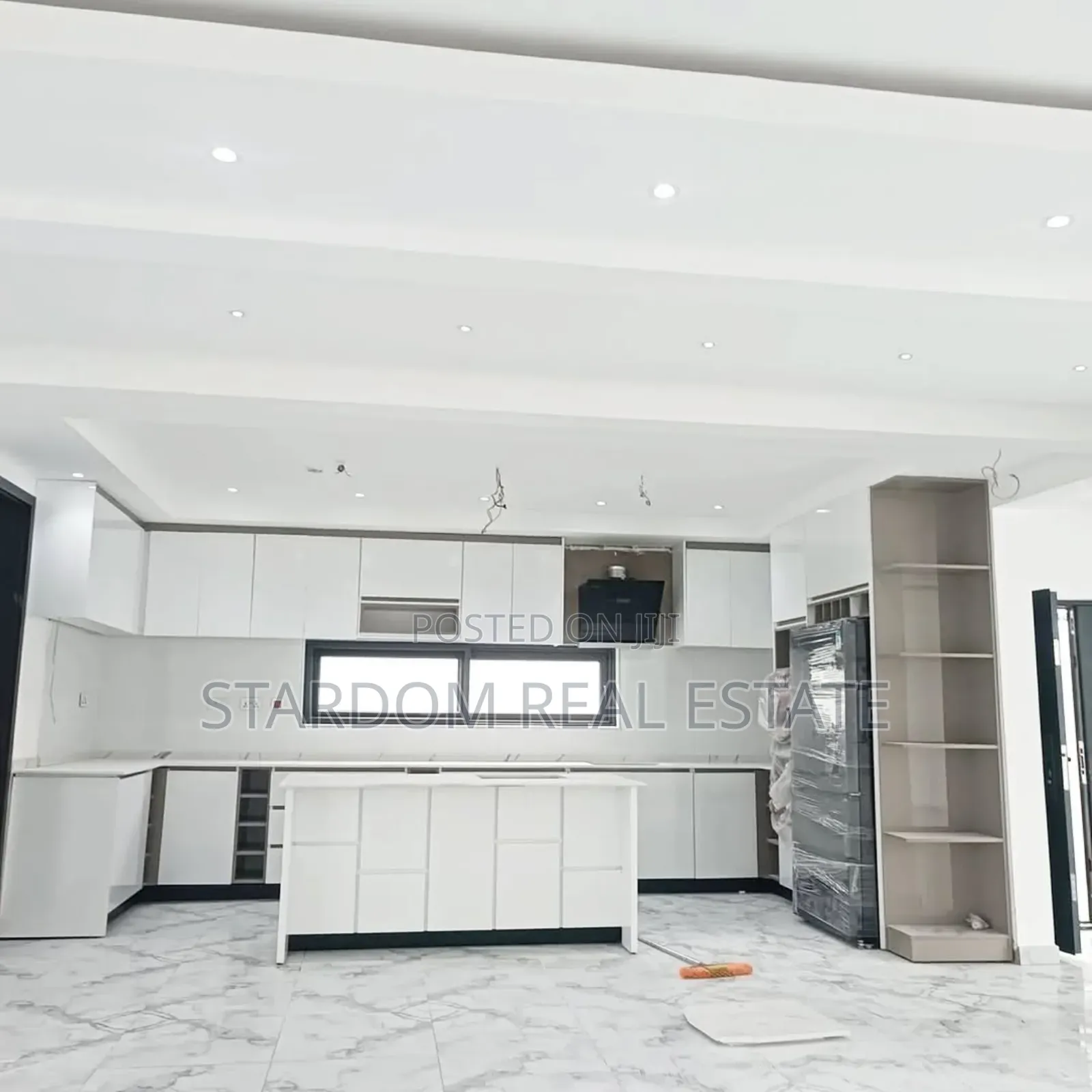 4bdrm Duplex in Adjiriganor for sale in Adjiriganor
