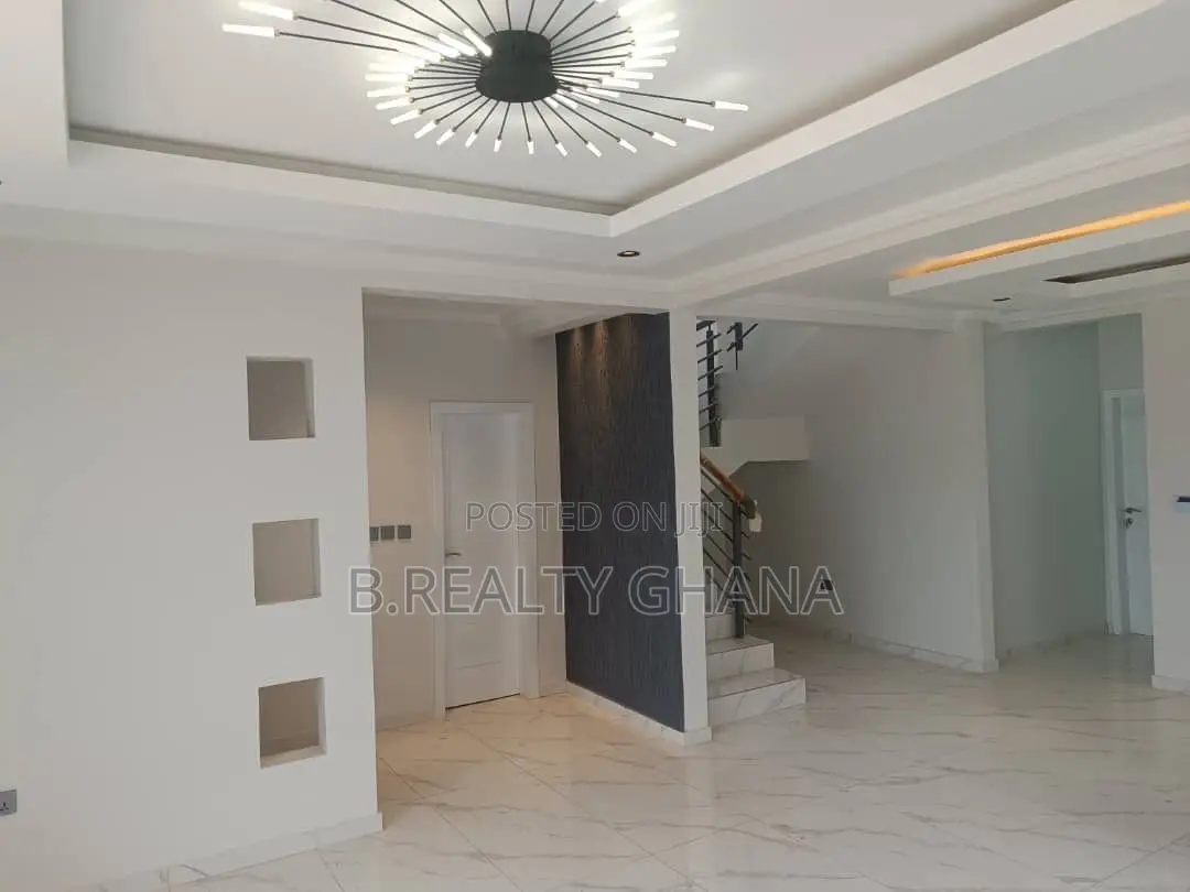 4bdrm House in Oyarifa for sale in Oyarifa