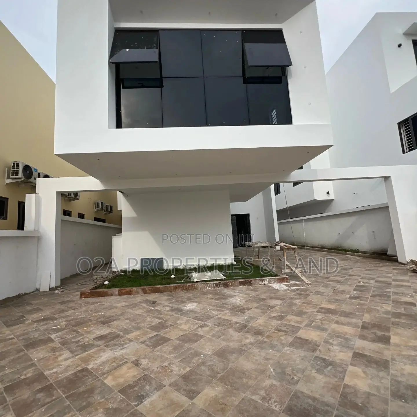 5bdrm House in East Legon, American House for sale in American House