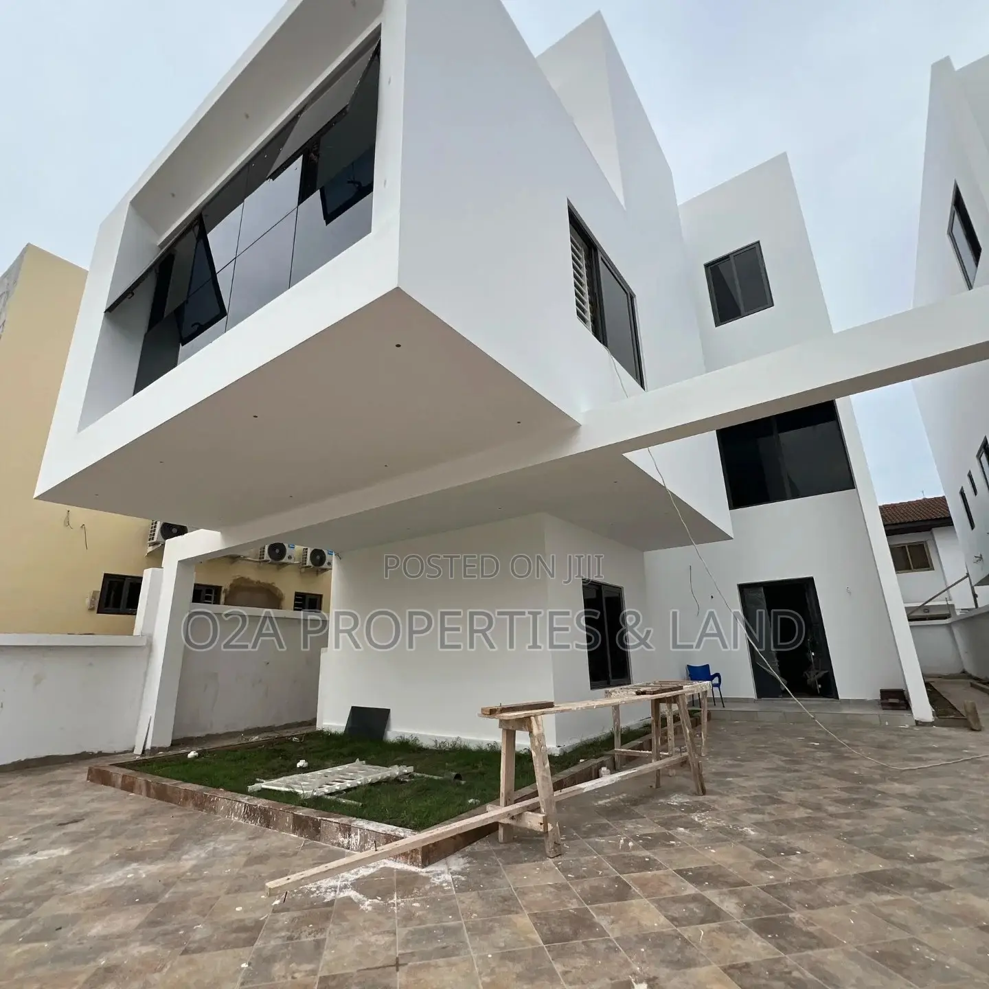 5bdrm House in East Legon, American House for sale in American House