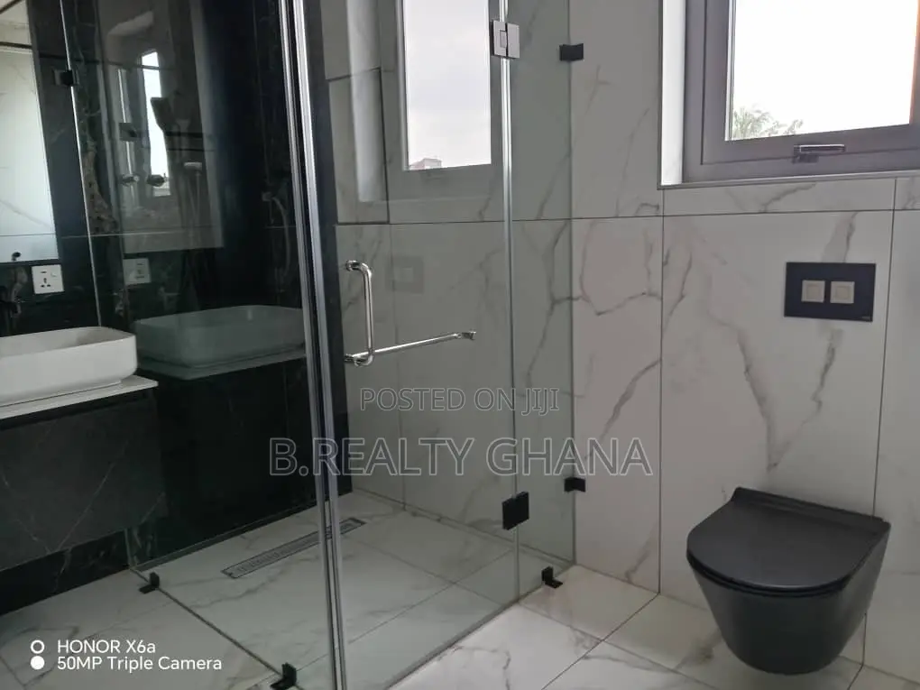 5bdrm House in Tema Metropolitan for sale in Tema Metropolitan