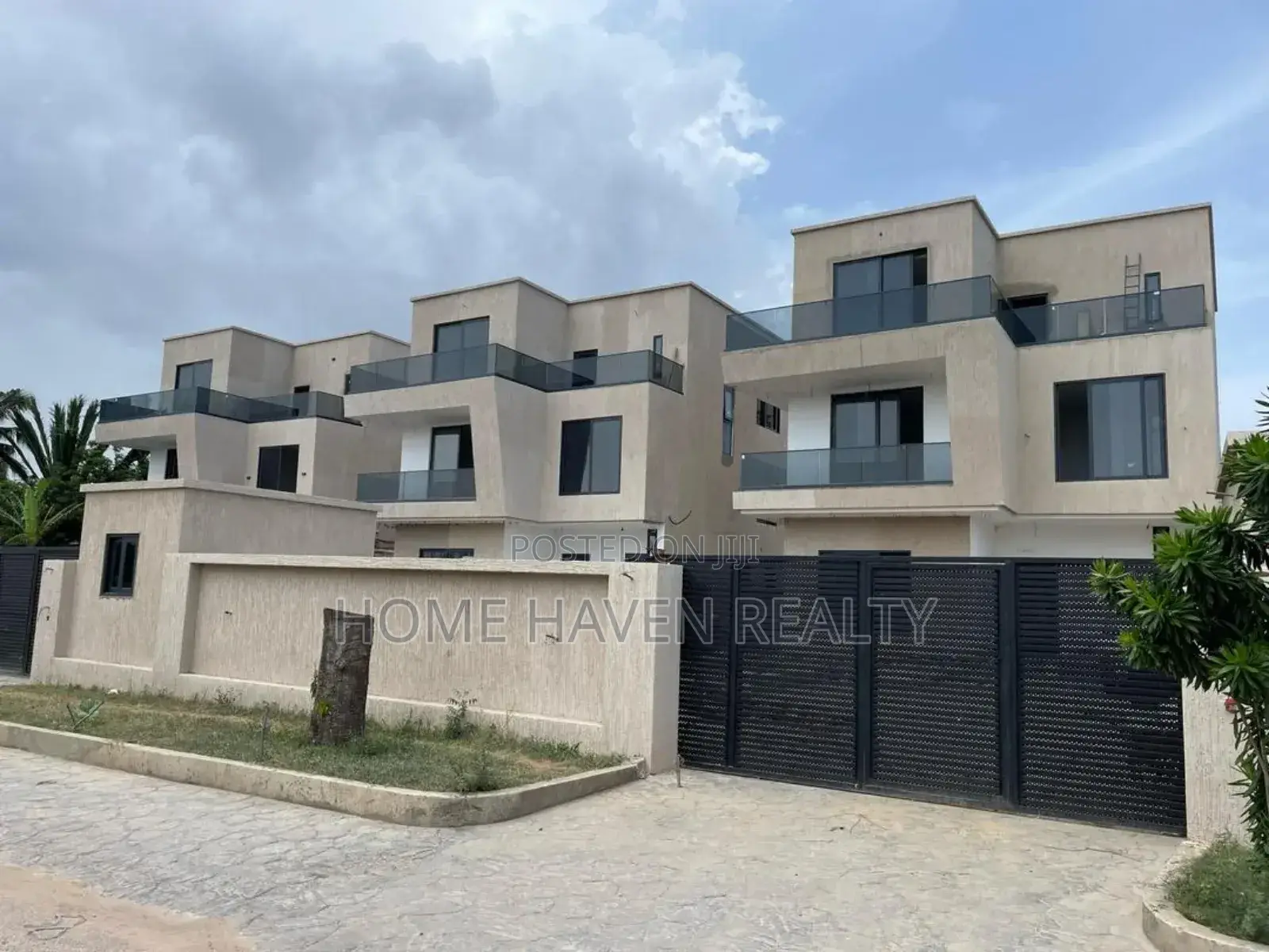 5bdrm House in Abelemkpe for sale in Abelemkpe