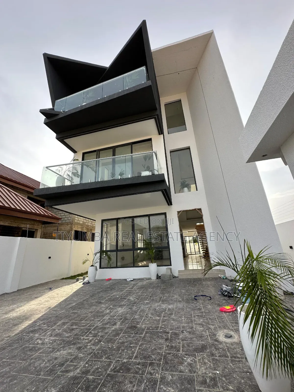 5bdrm House in Tiyumba Real Estate, Adjiriganor for sale in Adjiriganor