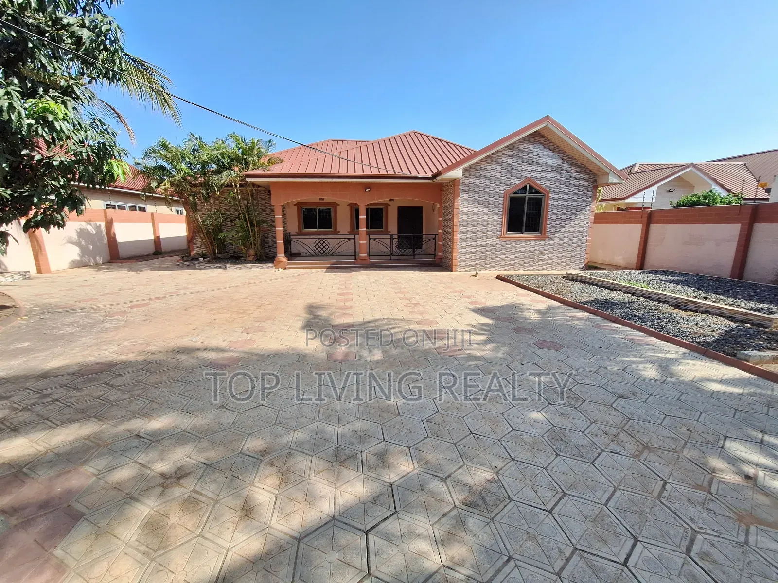4bdrm Bungalow in Ashaley Botwe for rent in Ashaley Botwe