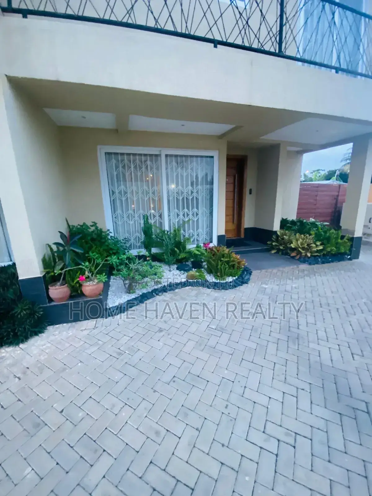 Furnished 4bdrm Duplex in Abelemkpe for rent in Abelemkpe