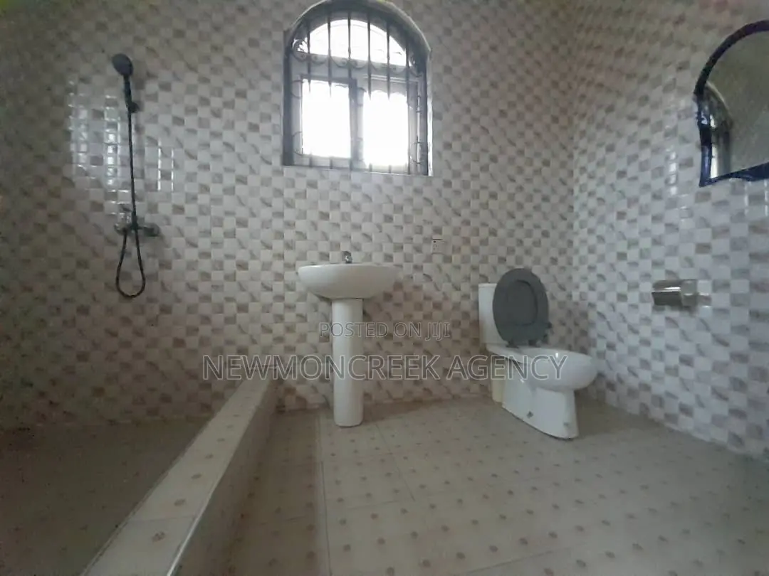 6bdrm Duplex in Accra Metropolitan for rent in Accra Metropolitan