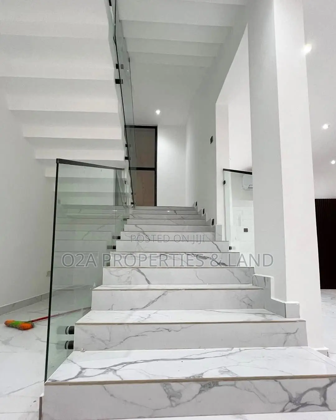 4bdrm House in Ashaley Botwe, Lake Side Estate for sale in Lake Side Estate