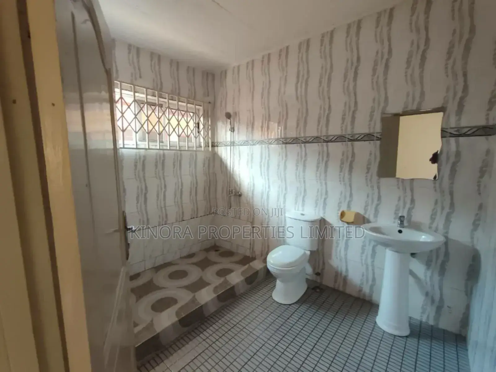 3bdrm Bungalow in Regimanuel Gray, Adenta for rent in Adenta