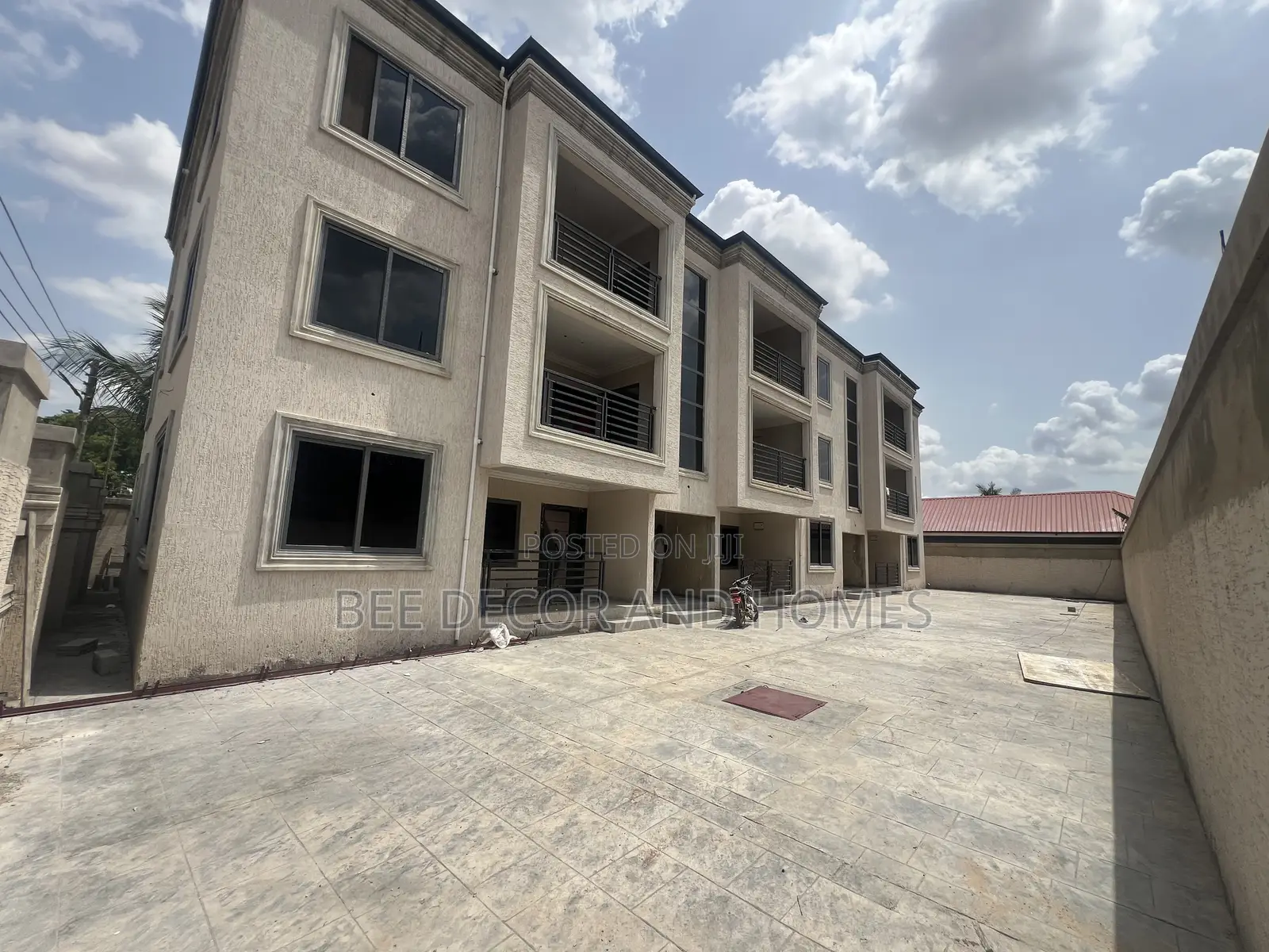 2bdrm Apartment in Bee Decor & Homes, Old Ashomang for rent in Old Ashomang
